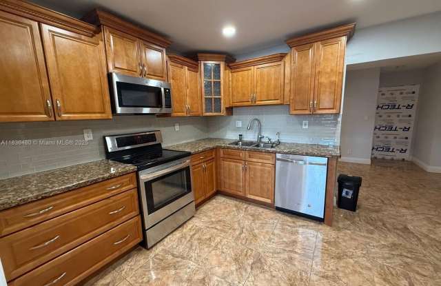 4281 NW 35th Terrace, Lauderdale Lakes, FL 33309 photos photos