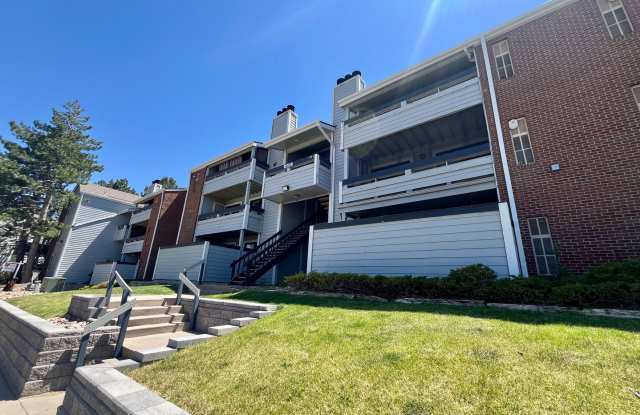 **$500 Move in Special** Updated Spacious 1 bed/1 bath in Aurora photos photos