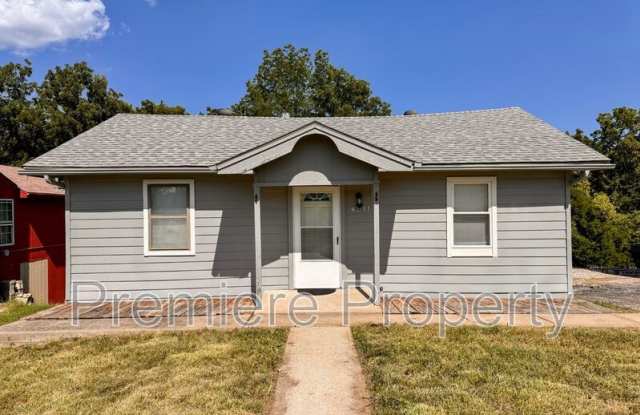 4311 N Spruce Ave - 4311 North Spruce Avenue, Kansas City, MO 64117