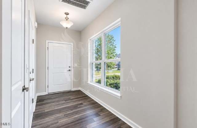 1110 Crater Lake Way Gallery 3
