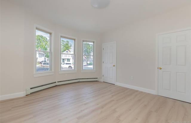106 Winnikee Avenue Gallery 2