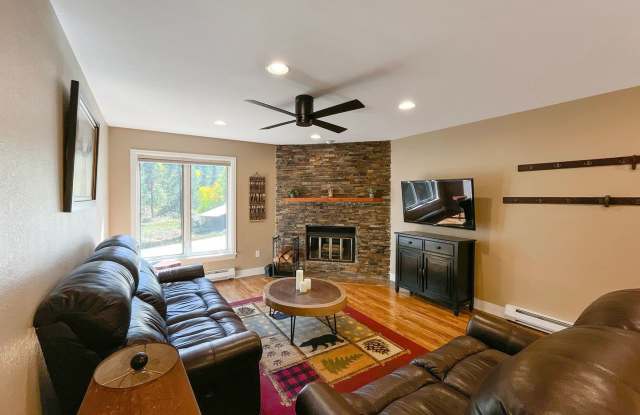 Walk to main st! 5-6 month winter rental! photos photos