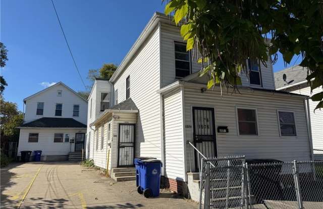 1576 E 36th Street unit: 2 Front - 1576 East 36th Street, Cleveland, OH 44114