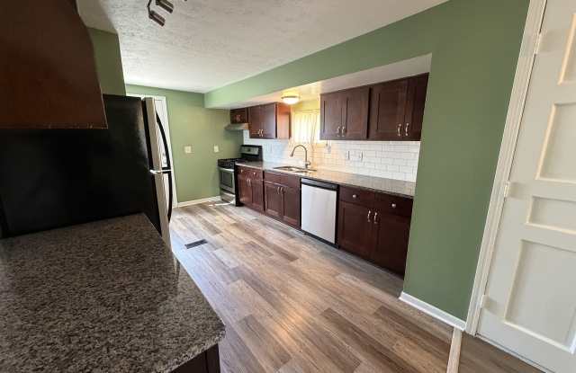 6475 Sandfield Drive Gallery 3