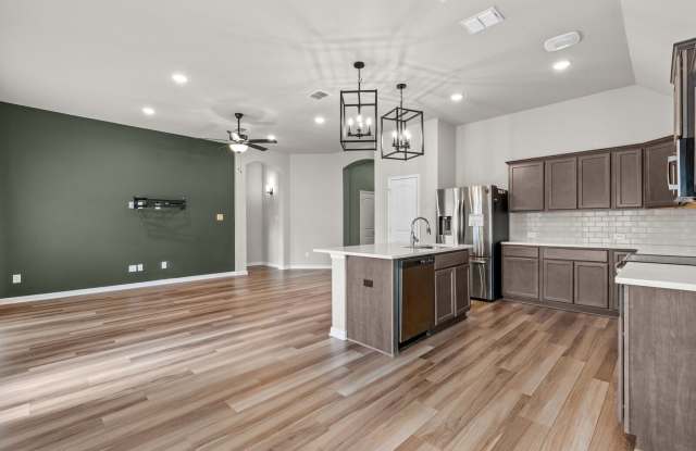 Great 4 Bedroom 2 Bath Home in Midway ISD! Gallery 4