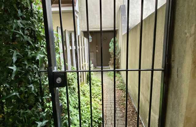 826 Lombard St Unit B Gallery 3