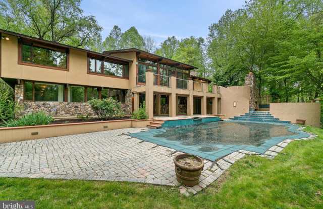 8745 OLD DOMINION DR Gallery 4