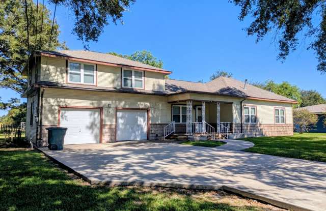 Corporate Leasing Available! 5195 Seale Rd., Beaumont, TX 77705 - 5195 Seale Road, Beaumont, TX 77705