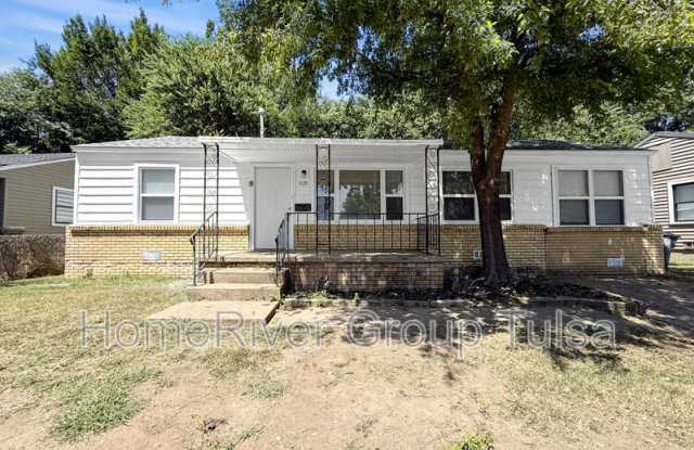 3128 N Kenosha Ave photos photos