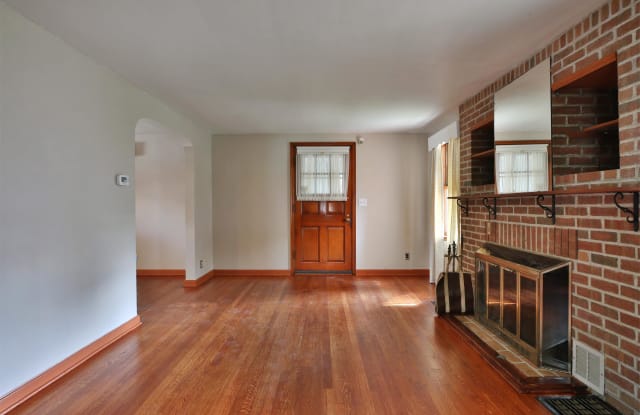 2440 Bretton Place - 2440 Bretton Place, Columbus, OH 43211