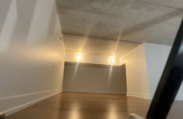 162 W Huron Gallery 2