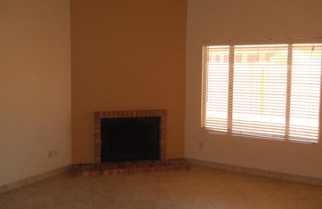 6815 E KINGS Avenue Gallery 2