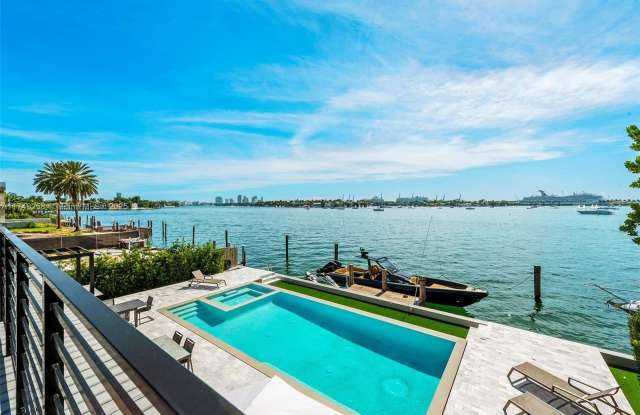 1300 S Venetian Way photos photos