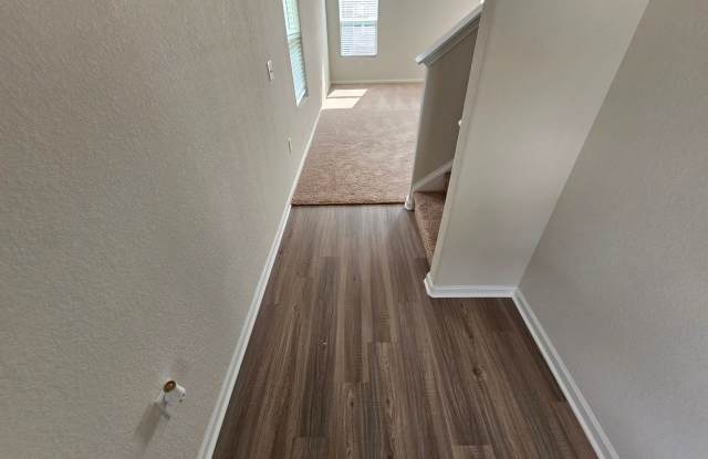 Like New 3BR Home Minutes from the Airport Gallery 4