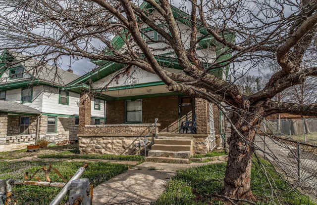 **For Lease: 912 E 31st St – Spacious 5‑Bedroom Historic Home in Central Kansas City** photos photos