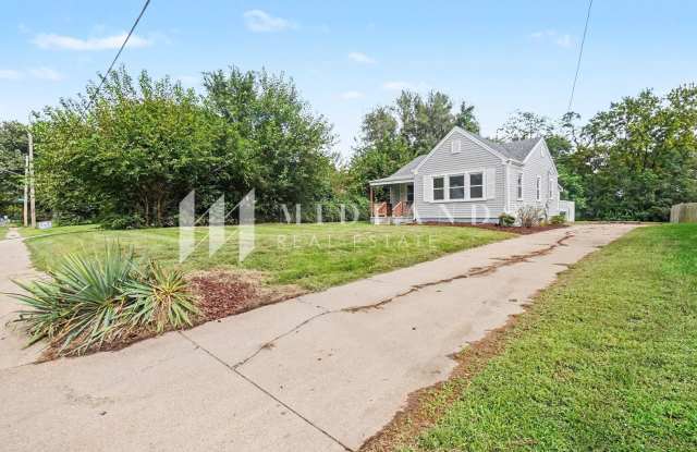 Adorable 2 Bedroom Home Gallery 3