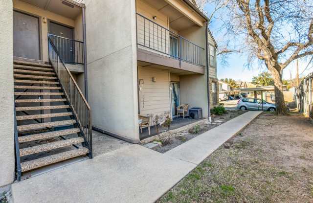 Lock and go GATED COMMUNITY near the night life in Addison. 2br/1ba Condo! - 5300 Keller Springs Road, Dallas, TX 75248
