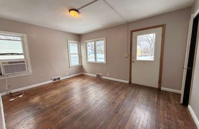 Spacious 2+ bedroom house $750! - 1407 8th Avenue South, Fort Dodge, IA 50501