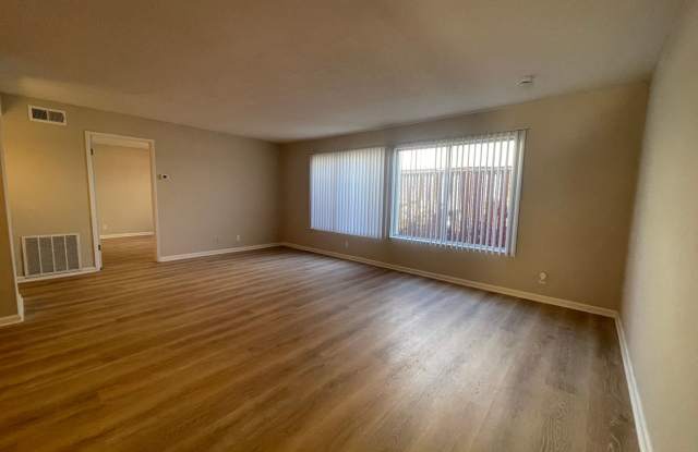 Wonderful Gated 2-Bedroom Downstairs Apartment photos photos