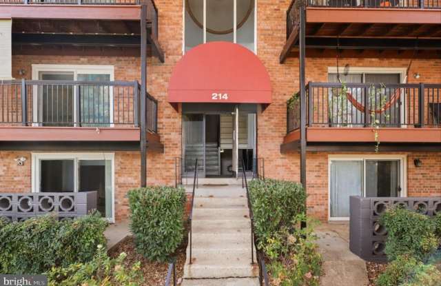 214 LOCUST Street SE unit: 124 - 214 Locust Street Southeast, Vienna, VA 22180 214 LOCUST Street SE unit: 124 - 214 Locust Street Southeast, Vienna, VA 22180