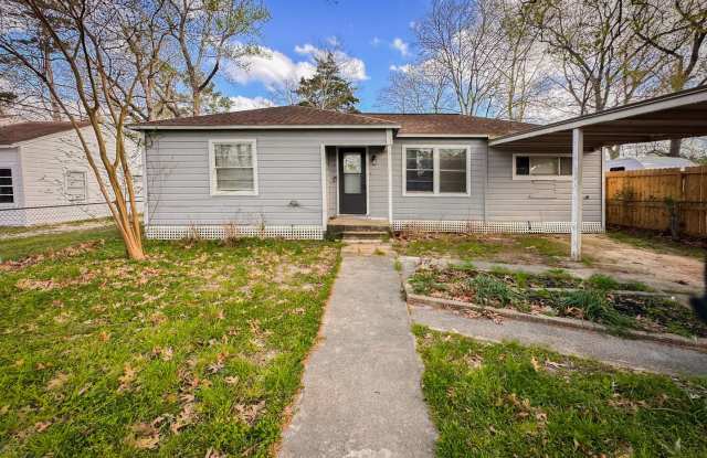 COMPLETELY RENOVATED, CLOSE TO SCHOOLS, PARKS AND SHOPPING. MOVE IN READY!. HABLAMOS ESPAÑOL! - 303 Cherry Creek Road, Dayton, TX 77535