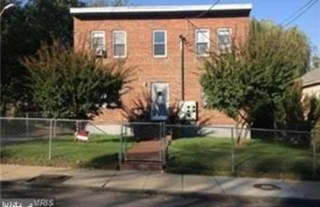 1014 NE 48TH Place NE unit: 4 photos photos