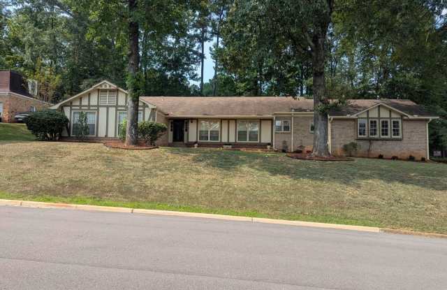 Very Nice 4 Bedroom Home in Woodland Forest Gallery 1