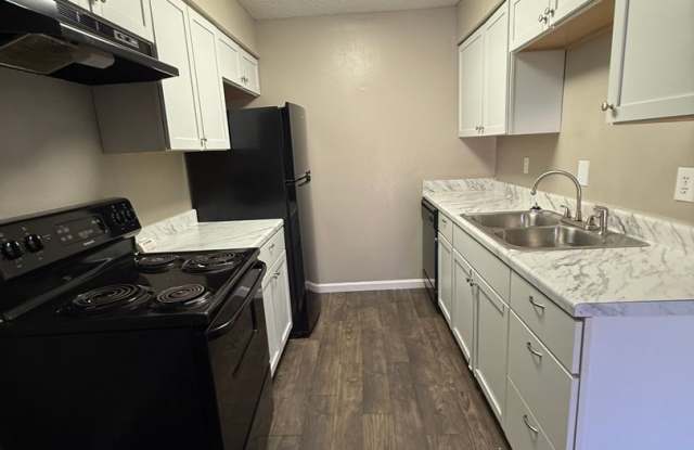 Larger Two Bedroom One Bath Apartment for Leasing. Gallery 2