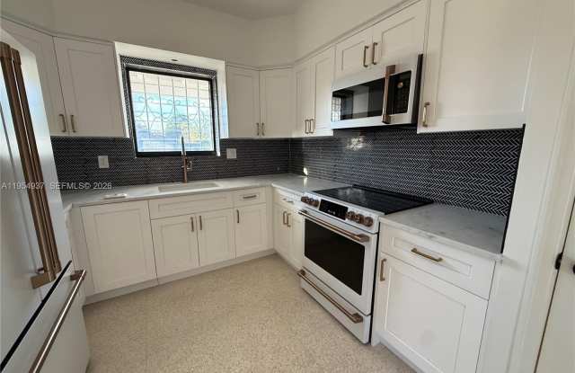 525 SW Beacom Blvd photos photos