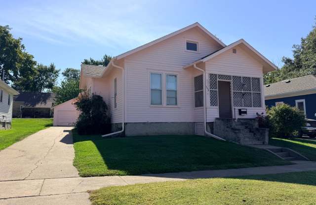 Cute cottage home in the heart of Auburn Gallery 1