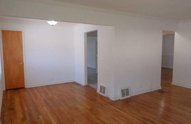 Charming 2BR Home in Bellefontaine Neighbors – Available Now! Gallery 4