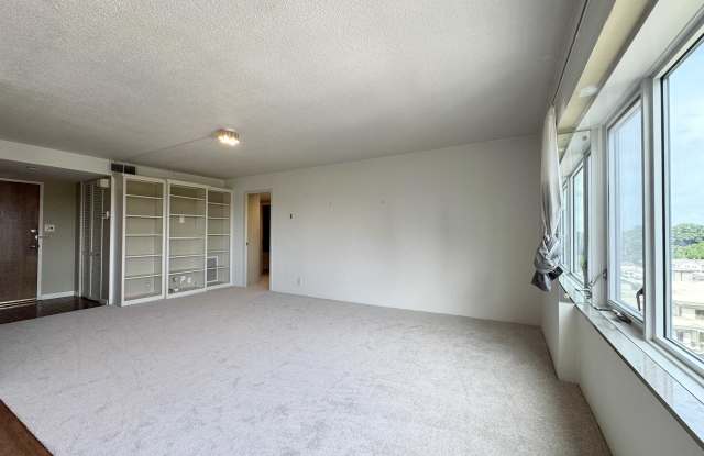 4545 Wornall Road Gallery 3