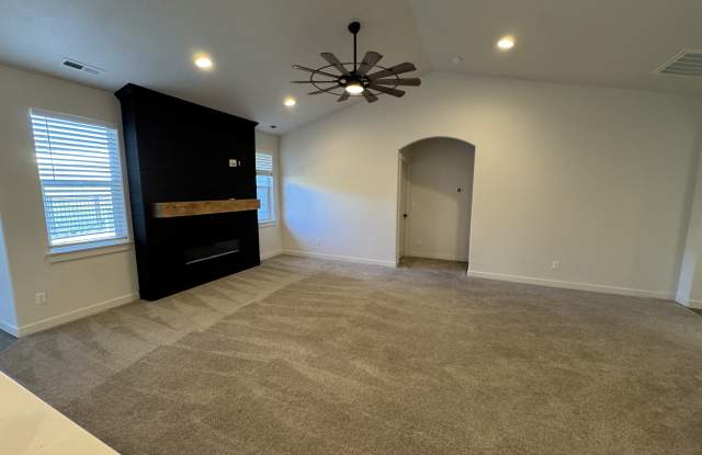 10624 West Daylily Avenue Gallery 4