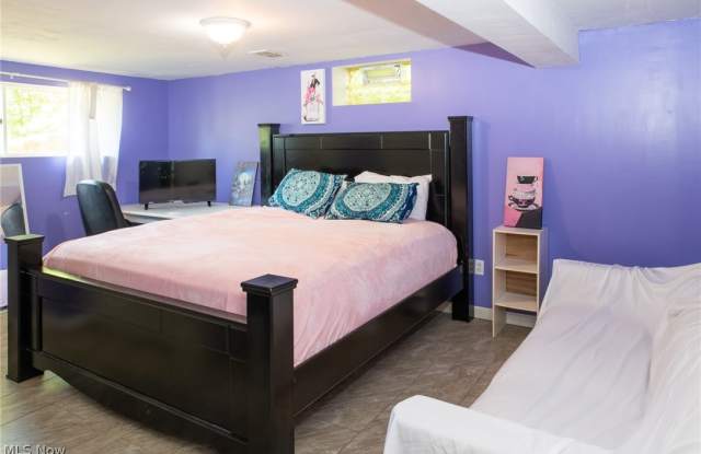 4056 Meadowbrook Boulevard Gallery 3