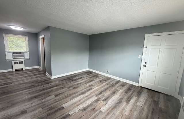 Condo / Burlington Gallery 4
