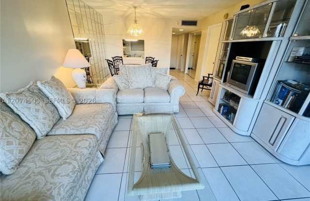 2309 S Cypress Bend Dr Gallery 2