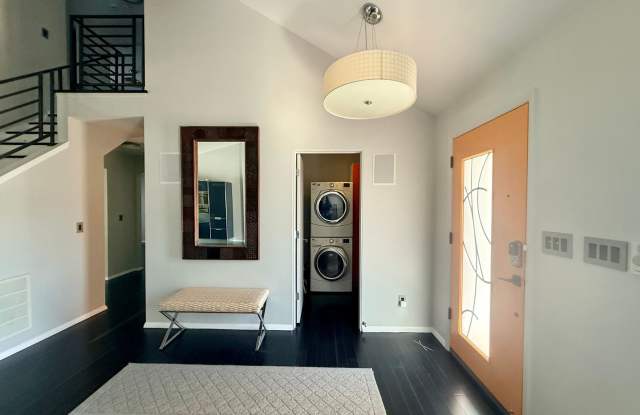 Luxury Modern Living with Solar & Smart\Home Technology Gallery 1