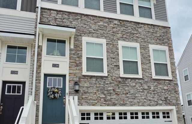 35186 WRIGHT WAY Gallery 1