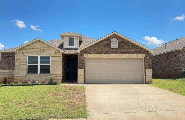 A Very Nice 4 Bedroom 2 Bathroom Home in Yukon Schools photos photos