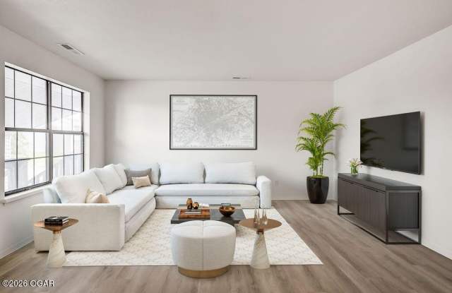 1007 S Saint Louis Avenue Gallery 4