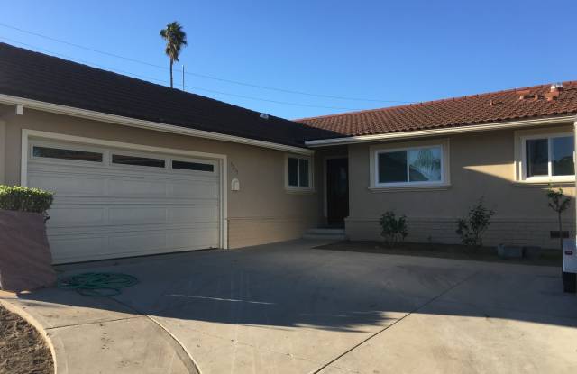 One story home on a HUGE lot in Central Camarillo photos photos One story home on a HUGE lot in Central Camarillo photos photos