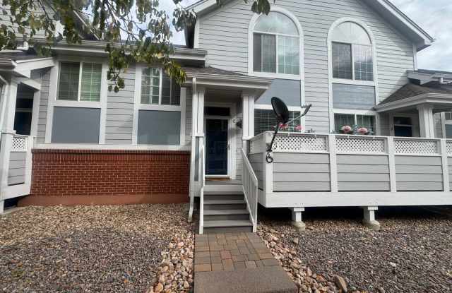 Incredible 2 story townhome plus lower level and garage Gallery 1