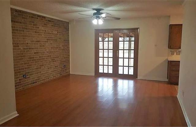 1702 Manchester Drive Gallery 4