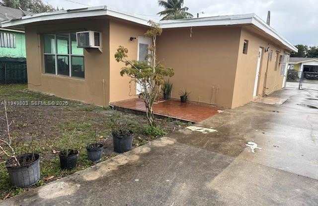 3017 NW 7TH CT photos photos