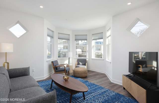 6 W End Court unit: 211 photos photos