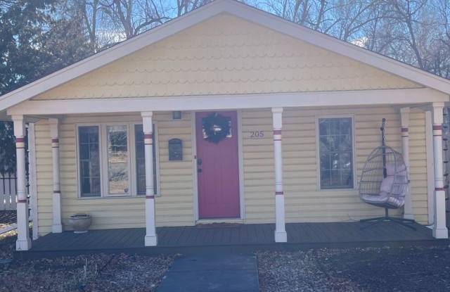 Cozy Cottage in Central Longmont photos photos