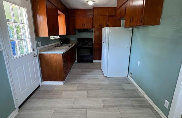 Great 3 bedroom/1 bath home includes gas range and refrigerator! Gallery 4