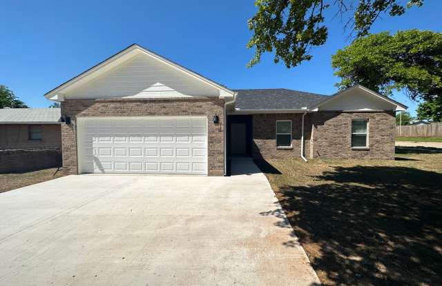 Beautiful 3Bed 1.5 Bath 2 Car Garage In Del City Schools!!! - 3513 Hillside Drive, Del City, OK 73115