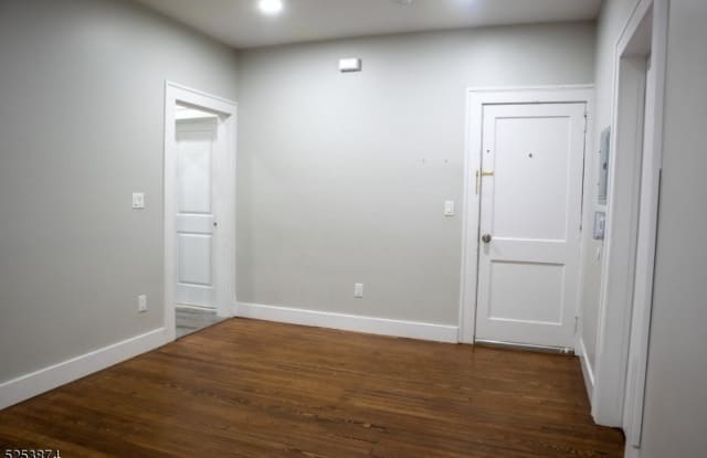 27 Lindsley Pl - 27 Lindsley Place, East Orange, NJ 07018