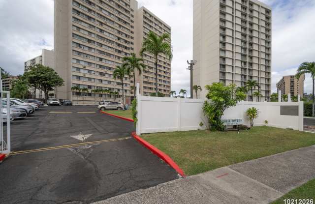 2BR Salt Lake Condo: Mountain Views, Pool, Elevator Gallery 1
